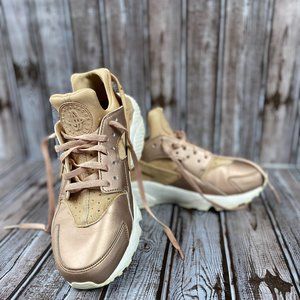 Nike Air Huarache Run in Rose Gold